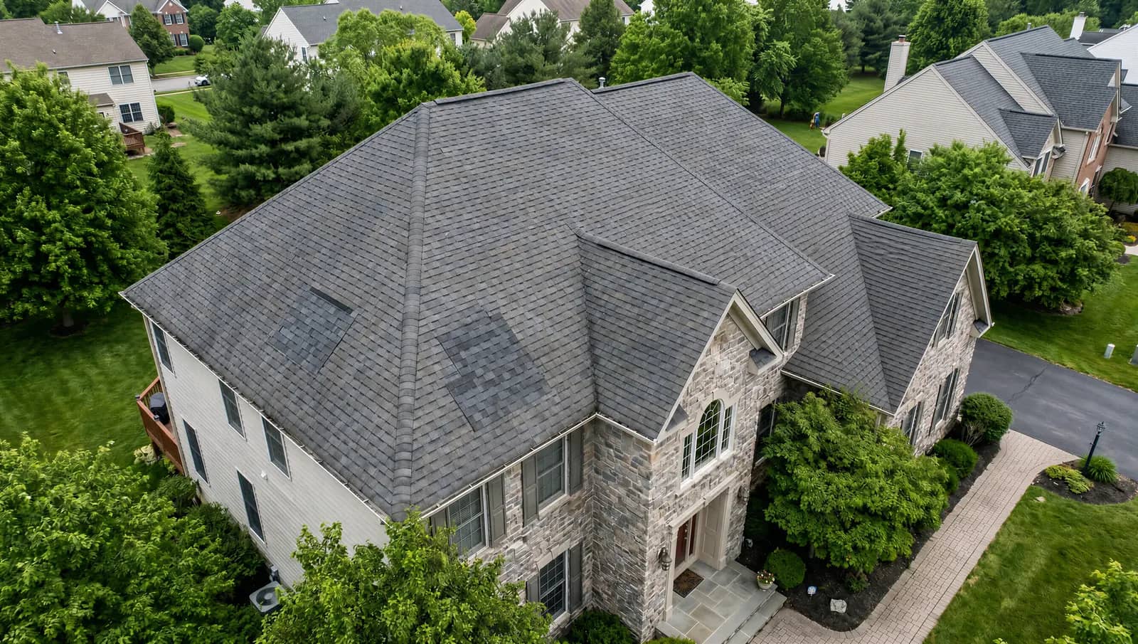Roof Replacement vs. Roof Repair: Understanding When Each Serves You